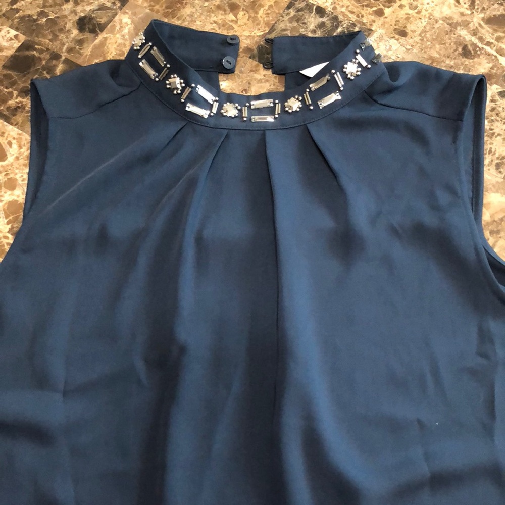 Dark blue choker sleeveless blouse